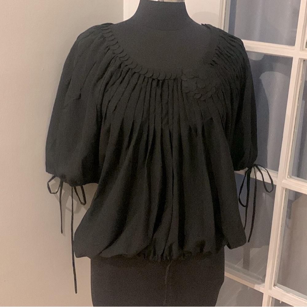 ROBBI & NIKKI top